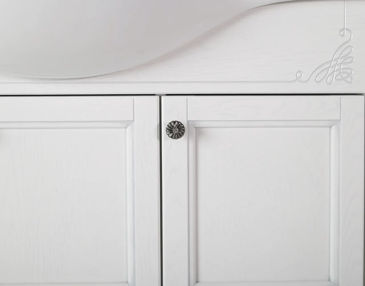 Товар: Комплект мебели для ванной Салерно 80 (Белый Патина Серебро) 969601 - фото 12 Комплект мебели для ванной Салерно 80 (Белый Патина Серебро) 969601 — фото 12, Готовые комплекты для ванной комнаты