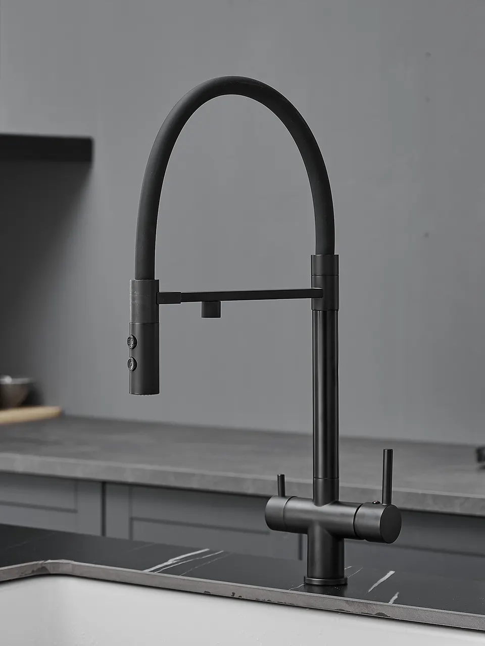 Товар: Cмеситель TORRE B из нержавеющей стали для кухни BOCH MANN, с гибким изливом, цвет ЧЕРНЫЙ BM11169 - фото 1 Cмеситель TORRE B из нержавеющей стали для кухни BOCH MANN, с гибким изливом, цвет ЧЕРНЫЙ BM11169 — фото 1, Смесители для кухни