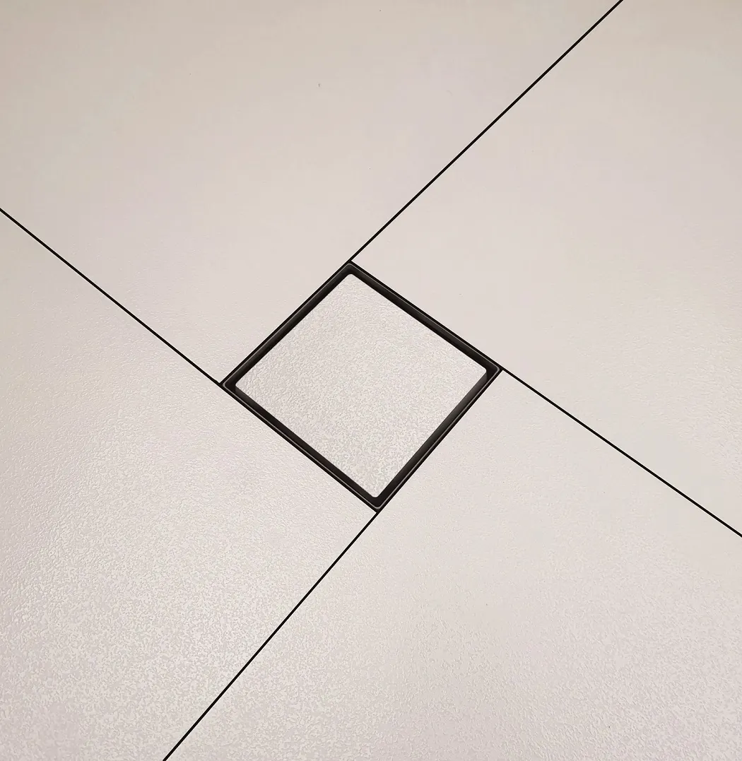 Трап BERGES водосток напольный ZENTRUM Keramik 150х150 под плитку, без обрамления, выпуск D50 H65 боковой 093366 — фото 1, Трапы для душа