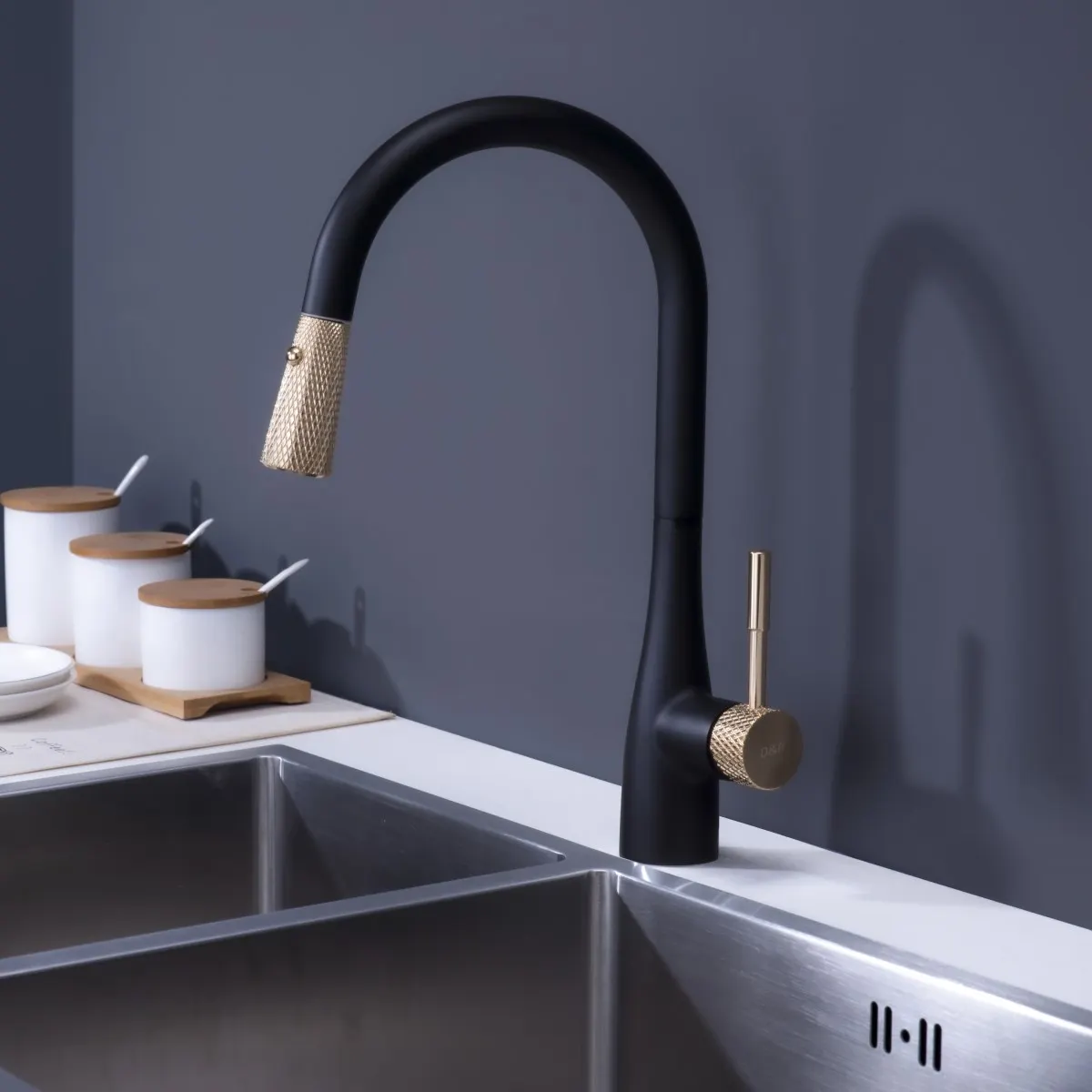 Товар: Смеситель для кухни D&K Rhein DA1462517A, черный/золото - фото 1 Смеситель для кухни D&K Rhein DA1462517A, черный/золото — фото 1, Смесители для кухни