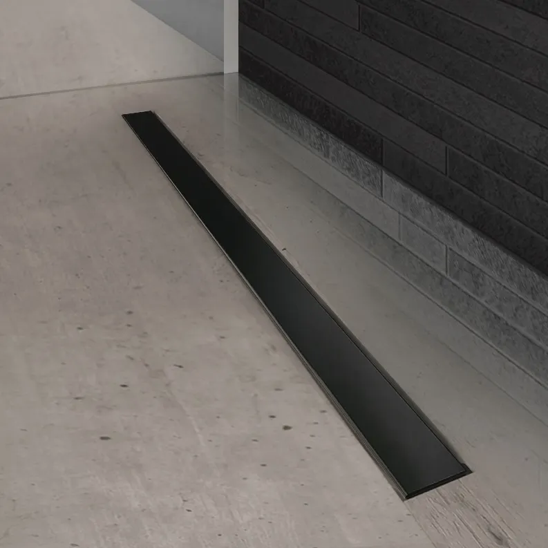 Желоб BERGES водосток напольный С1 Norma 700 нержавеющая сталь, матовый черный, S-сифон D50 боковой 095138 — фото 1, Душевые лотки