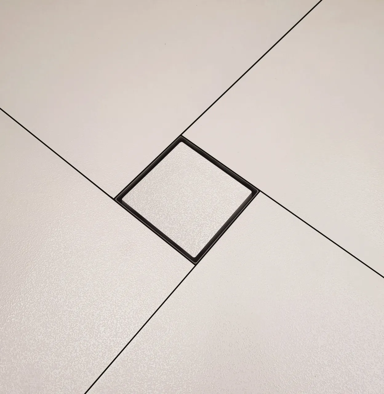 Трап BERGES водосток напольный ZENTRUM Keramik 150х150 под плитку, без обрамления, выпуск D50 H65 боковой 093366 — фото 6, Трапы для душа