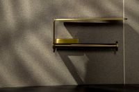 Товар: Держатель туалетной бумаги Boheme Q 10941-BR с полкой Бронза - фото 2 Держатель туалетной бумаги Boheme Q 10941-BR с полкой Бронза — фото 2, Держатели туалетной бумаги