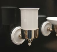 Товар: Стакан для зубных щеток Devon&Devon Dorothy DOR403BR Бронза Белый - фото 2 Стакан для зубных щеток Devon&Devon Dorothy DOR403BR Бронза Белый — фото 2, Мыльницы