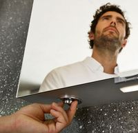 Зеркальный шкаф Keuco Royal 15 50 L 14401171201 с подсветкой Алюминий — фото 4, Зеркальные шкафы в ванную