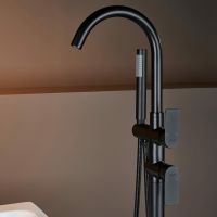 Смеситель для ванны Black&White Universe UK8320B 8320BUK Черный матовый — фото 2, Смесители