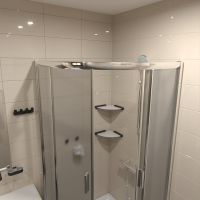 Товар: Стеклянная полка Altasan Лотос ЛТ71ЧМ угловая Черная матовая - фото 3 Стеклянная полка Altasan Лотос ЛТ71ЧМ угловая Черная матовая — фото 3, Полки для ванной и душа