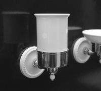 Товар: Стакан для зубных щеток Devon&Devon Dorothy DOR403CR Хром Белый - фото 2 Стакан для зубных щеток Devon&Devon Dorothy DOR403CR Хром Белый — фото 2, Мыльницы