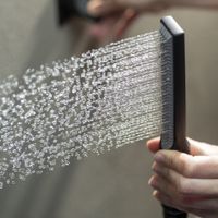 Товар: Душевая лейка BOSSINI APICE SLIM B00910.073 с одним видом струи цвет черный матовый - фото 2 Душевая лейка BOSSINI APICE SLIM B00910.073 с одним видом струи цвет черный матовый — фото 2, Лейки для душа