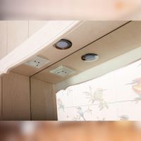 Зеркало с двумя шкафчиками Бриклаер , бежевый дуб прованс арт-КАНТРИ 125SS — фото 5, Шкафы для ванной