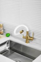 Смеситель для кухни с гибким изливом и подключением фильтра BELZ, брашированное золото, белый, арт-B76814-5 — фото 4, Смесители для кухни