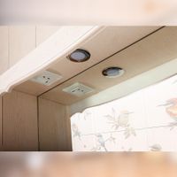 Зеркало со шкафчиком и балюстрадой Бриклаер КАНТРИ 115SB, бежевый дуб прованс — фото 6, Шкафы для ванной