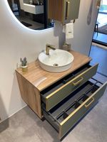 Товар: Тумба под раковину ORKA Salerno 100 подвесная, цвет Sardinia, ручки золото 3008781 - фото 9 Тумба под раковину ORKA Salerno 100 подвесная, цвет Sardinia, ручки золото 3008781 — фото 9, Тумбы под раковину