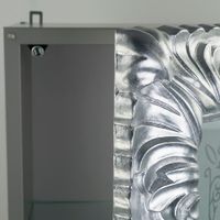 BELLA Витрина подвесная, стекл.дверь DX L58,5xh99xP25 cm, стекло матвое с декором, серебро 21255 — фото 6, Шкафы для ванной