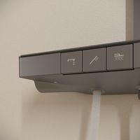 Душевая стойка SANCOS Vos с термостатическим смесителем, изливом, полкой, шлангом 1,5 м, верхним и ручным душем, цвет вороненая сталь, арт. арт-SC6100GG — фото 8, Душевые стойки