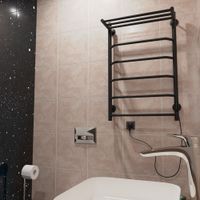 Полотенцесушитель электрический ВИД 6 с полкой 810х500 правый, скр.монтаж, СНШ, черный матовый(RAL 9005), (Ferrum), Маргроид арт-06-8050-1051-9005R — фото 2, Электрические полотенцесушители