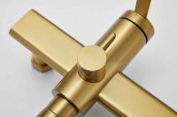 Смеситель для ванны однорычажный с длинным изливом и душем BELZ, брашированное золото, арт-B22813-5 — фото 8, Смеситель для ванны