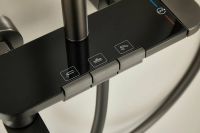 Душевая система с тропическим душем и смесителем BELZ, клавишный переключатель, оружейная сталь, арт-B25713-3 — фото 13, Душевые стойки