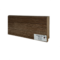 Плинтус напольный Deartio Дуб Темный B302-21 — фото 1, Напольные плинтусы