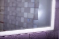 Товар: Зеркало Бриклаер Вега 55 с подсветкой с бесконтактным выключателем и часами арт-4627125414206 - фото 4 Зеркало Бриклаер Вега 55 с подсветкой с бесконтактным выключателем и часами арт-4627125414206 — фото 4, Зеркала в ванную комнату