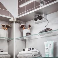 Зеркальный шкаф Emco Asis mee 120 с подсветкой Серебро арт-9498 050 53 — фото 3, Зеркальные шкафы в ванную