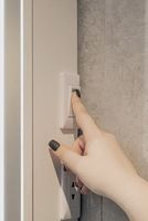 Зеркальный шкаф Silver Mirrors Hamburg White 46 с подсветкой Белый с механическим выключателем арт-LED-00002670 — фото 12, Зеркальные шкафы в ванную