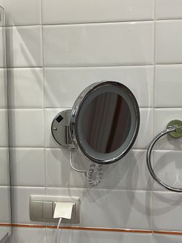 Косметическое зеркало Timo Saona 13074/00 с подсветкой Хром — фото 3, Косметические зеркала