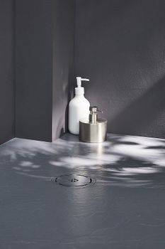 Душевой поддон из материала Neoroc Jacob Delafon Singulier 90x90 E67033-MGZ Серый шелк — фото 3, Душевые поддоны из искусственного камня