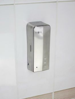 Диспенсер для жидкого мыла Nofer 03039.B Нержавеющая сталь глянцевая — фото 3, Диспенсеры для жидкого мыла