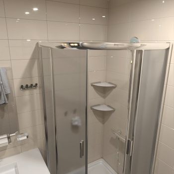 Стеклянная полка Altasan Лотос ЛТ71Х угловая Хром — фото 3, Полки для ванной и душа