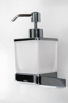 Товар: Дозатор для жидкого мыла Ravak 10° X07P323 Хром - фото 2 Дозатор для жидкого мыла Ravak 10° X07P323 Хром — фото 2, Дозаторы