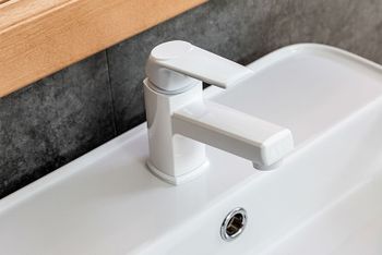 Смеситель для раковины Orange OneLife P02-021w Белый — фото 6, Смесители для раковины