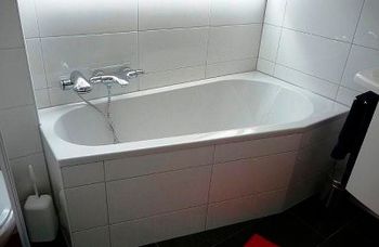 Акриловая ванна Riho Delta 150x80 B067001005 (BB8100500000000) L без гидромассажа — фото 6, Акриловые ванны