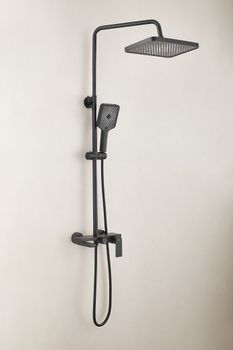 Душевая система BELZ B24678-7, черный — фото 1, Душевые системы
