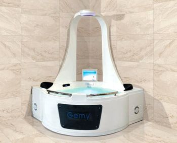 Акриловая ванна Gemy G9070 O — фото 1, Акриловые ванны